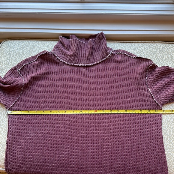 True Craft Mock Turtleneck Waffle Top with Raw Edged Trim in Maroon Size M - Picture 8 of 10